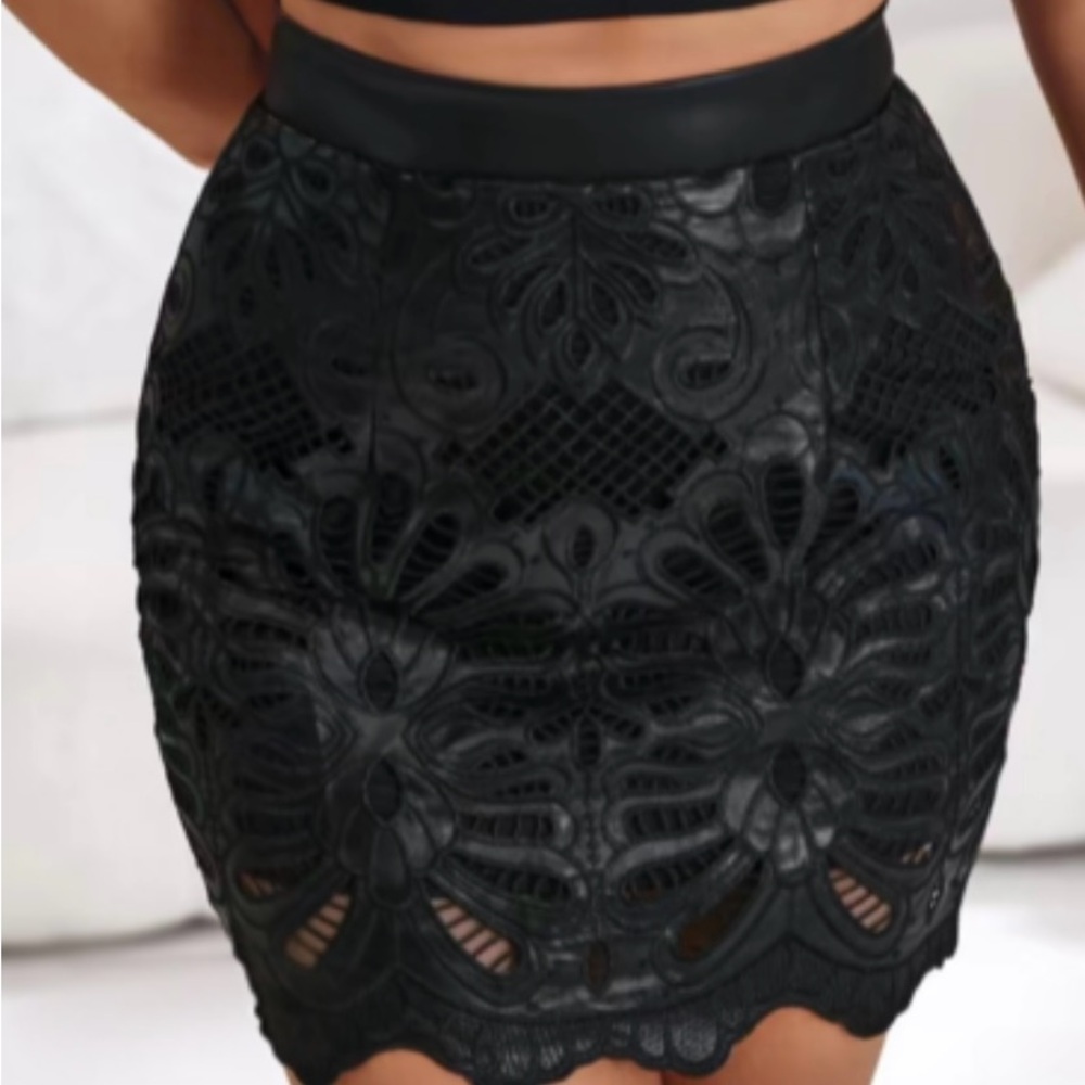 Chic Black Leather Pencil Skirt